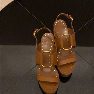 Tory Burch wedge size 6. New never worn!